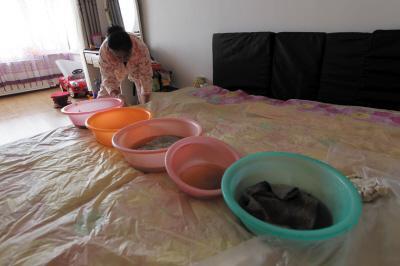 黔东南楼上漏水，住户失联，小区没物管，业主维权难！律师来支招……